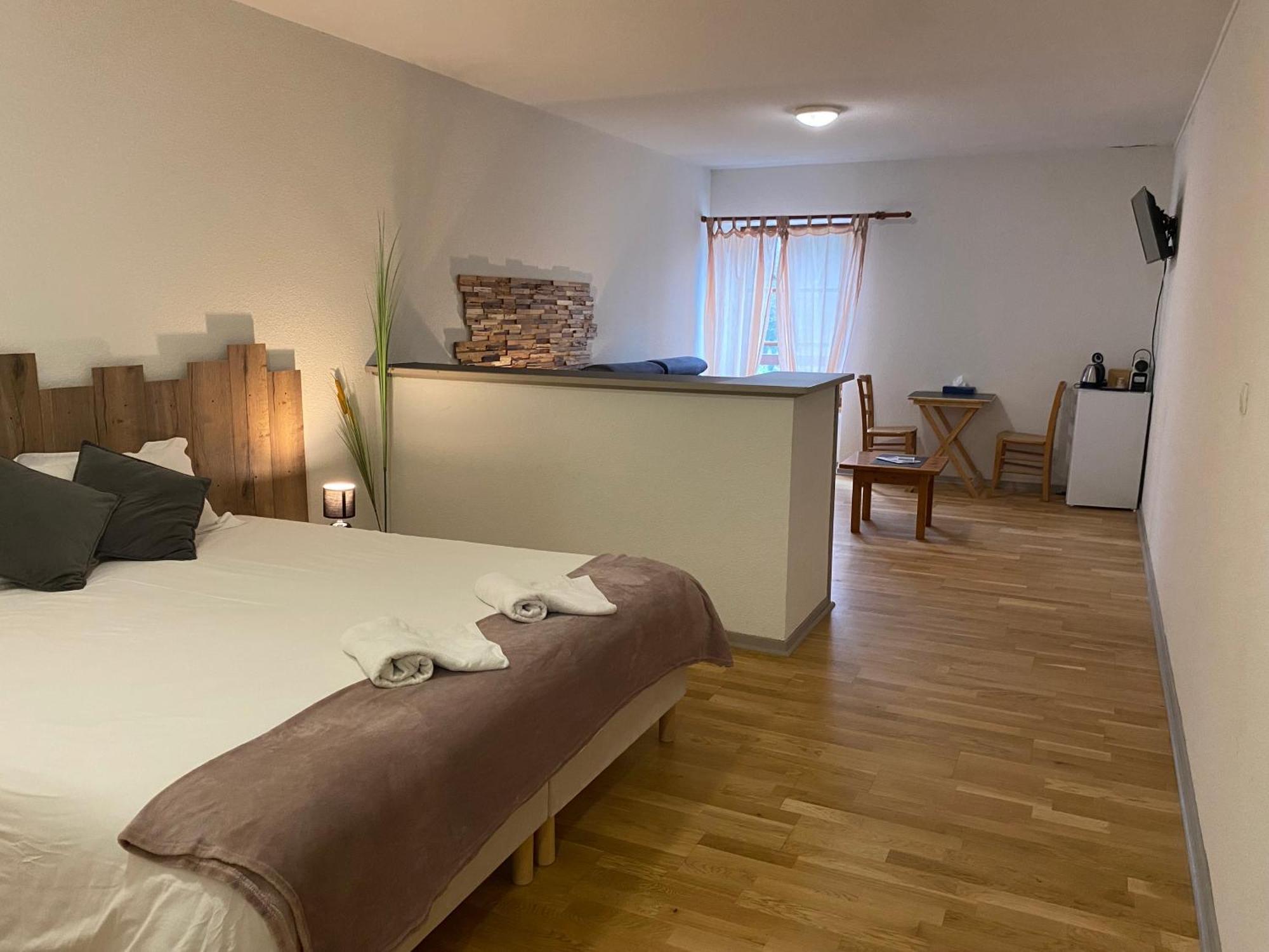 Gite - Auberge Du Midi Saint-Antoine  エクステリア 写真
